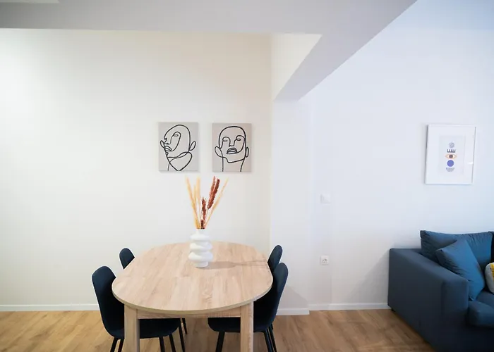 Urban Comfort 2 Bdrm Next To Metro