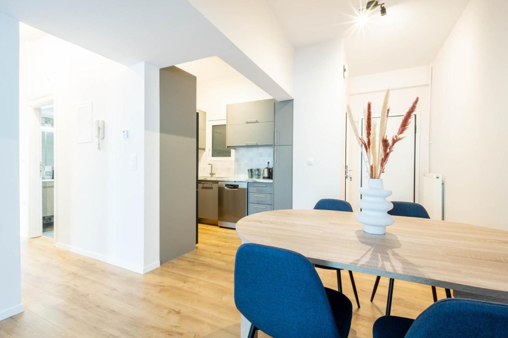 Urban Comfort 2 Bdrm Next To Metro Athens