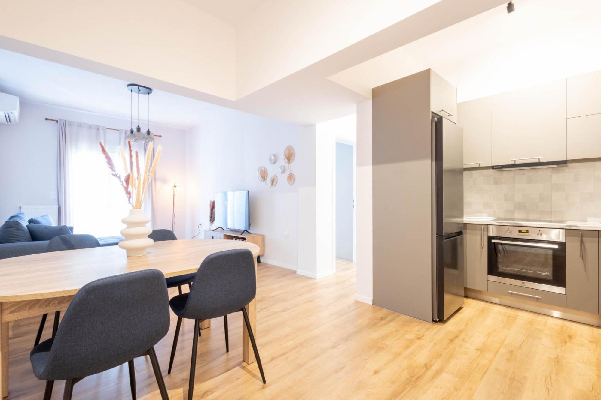 Urban Comfort 2 Bdrm Next To Metro Athene