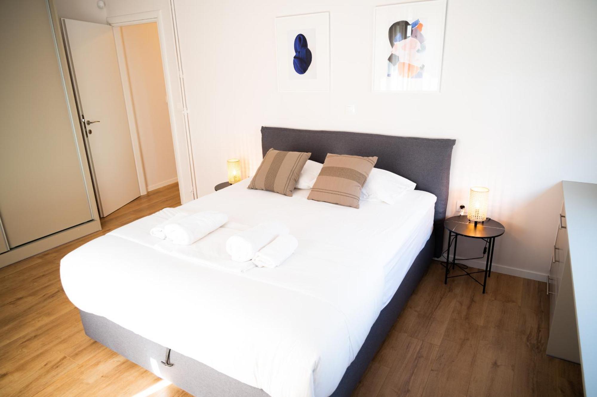 Urban Comfort 2 Bdrm Next To Metro *